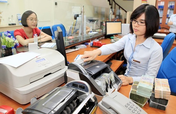 Banks announce further interest rate cuts - 1