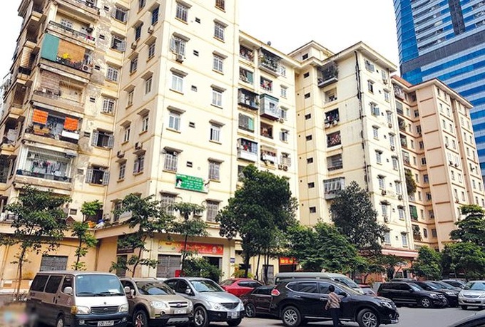Hanoi People's Council gets tough on over 1,000 abandoned apartments - 1
