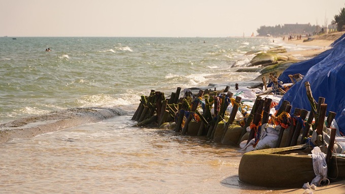 Mui Ne beaches face serious erosion - 1 Mui Ne beaches face serious erosion - 1