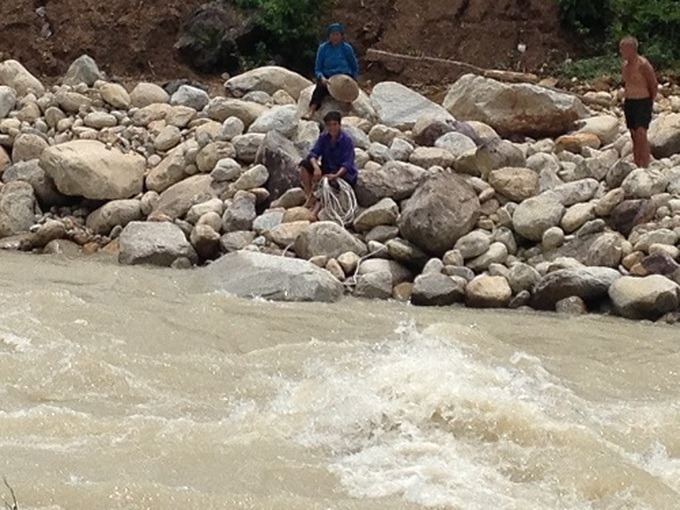 Flood isolates hundreds of households in Lai Chau Province - 1