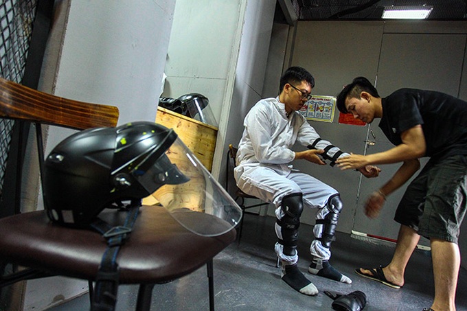 Fury room in Hanoi offers stress relief - 4