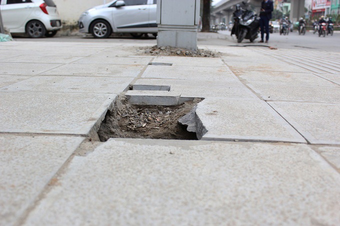New stone pavements in Hanoi quickly deteriorate - 3
