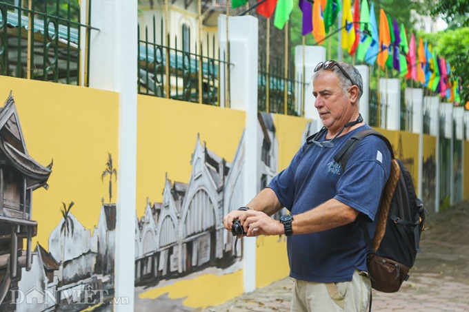 Murals liven up Hanoi street - 12