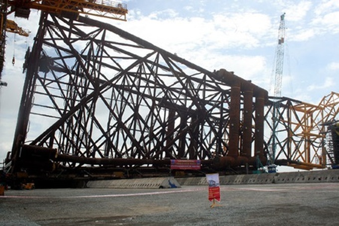 Made-in-Vietnam oil rigs go overseas - 1