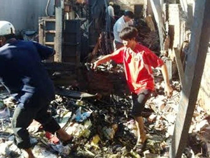 Three people in family die in fire - 1