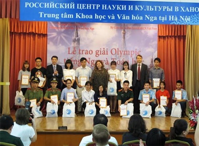 Russia honours Vietnamese Olympiad winners - 1