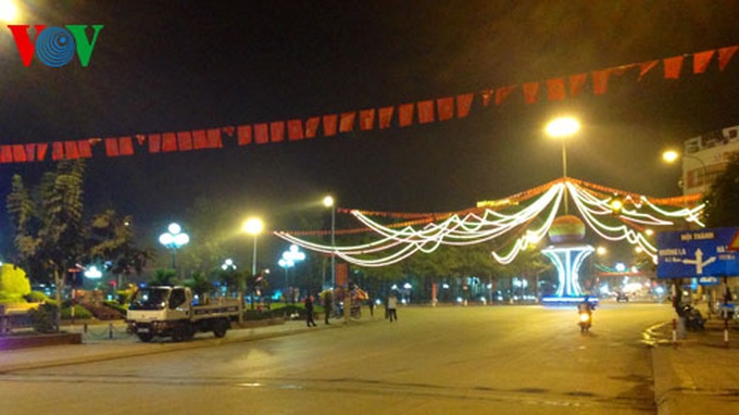 Revellers ring in Lunar New Year across Vietnam - 15