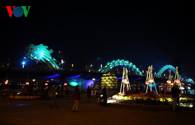 Revellers ring in Lunar New Year across Vietnam - 17