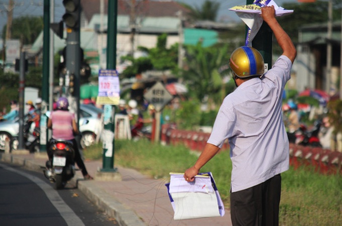 HCM City plastered in illegal advertising - 6 HCM City plastered in illegal advertising - 6