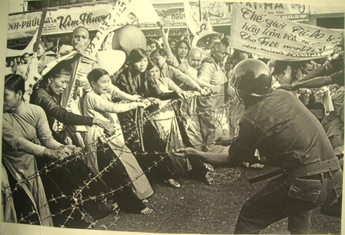 Photos of Buddhists crisis displayed for the first time - 12