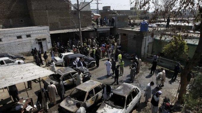 Blast kills 17 as Pakistani Taliban avenge executed Islamist - 1 Blast kills 17 as Pakistani Taliban avenge executed Islamist - 1