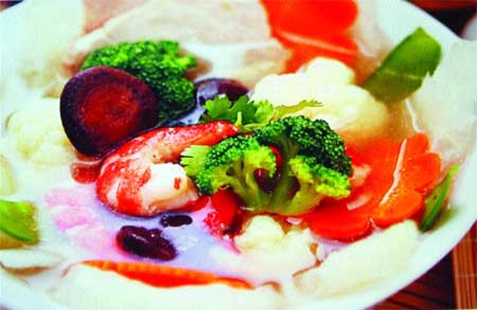 Hanoi chef keeps Tet food traditions alive - 2