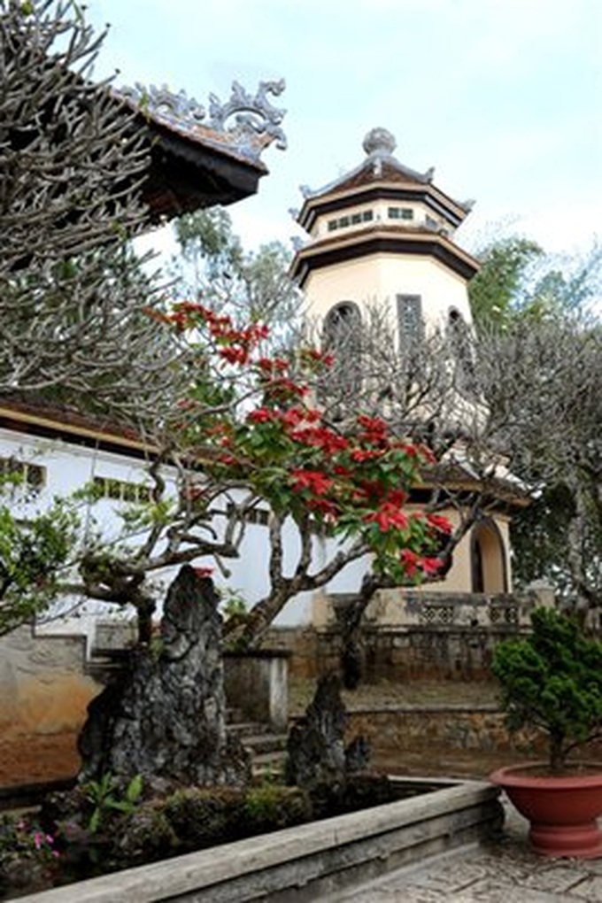 Linh Son Pagoda in Dalat - 2 Linh Son Pagoda in Dalat - 2