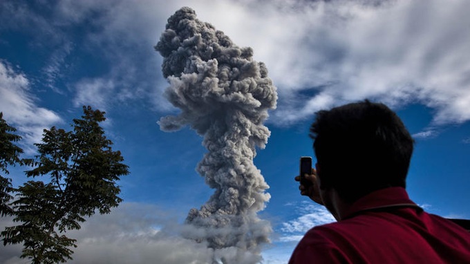 Indonesia orders mass evacuation as alert raised on Sumatra volcano - 1