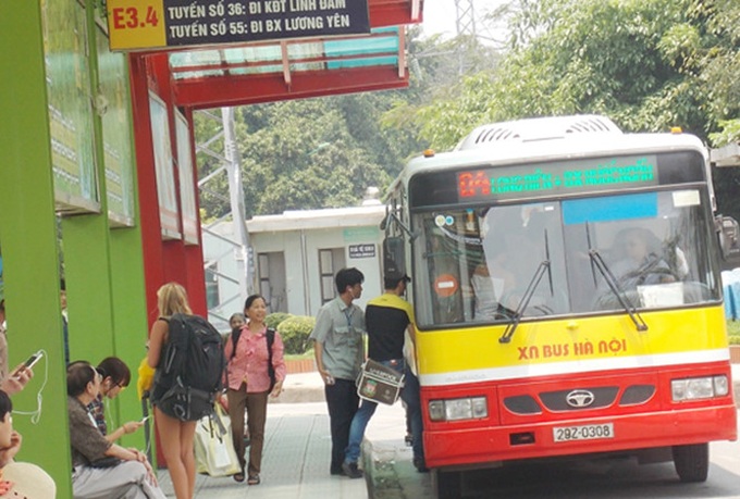 Bus travel increases in Hanoi - 1