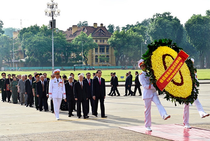 National leaders pay tribute to late leader, martyrs on National Day - 1