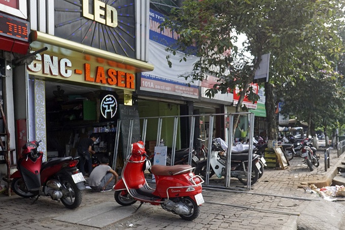 Hanoi’s pavement crack down proves to be failure - 2 Hanoi’s pavement crack down proves to be failure - 2