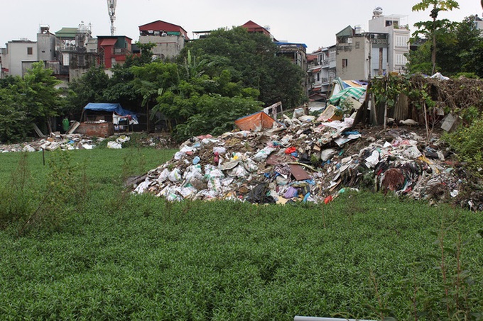 Hanoi's most polluted lake - 2 Hanoi's most polluted lake - 2