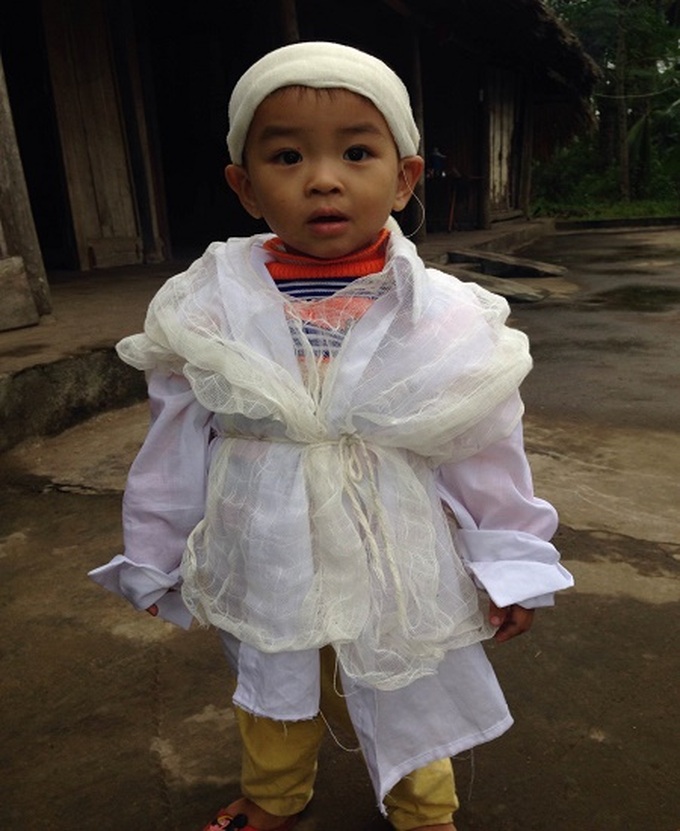 Nearly-orphaned one-year-old child in desperate need of help - 1