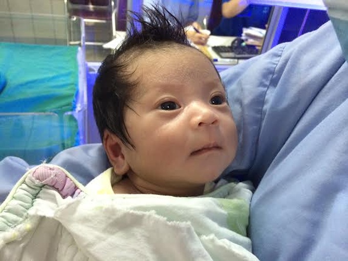 Baby abandoned at Bach Mai hospital - 1 Baby abandoned at Bach Mai hospital - 1