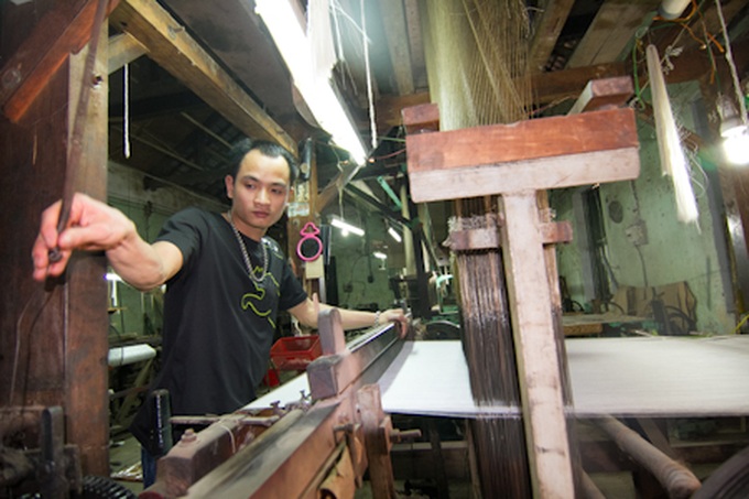 A walk through Van Phuc Silk Village in modern times - 3