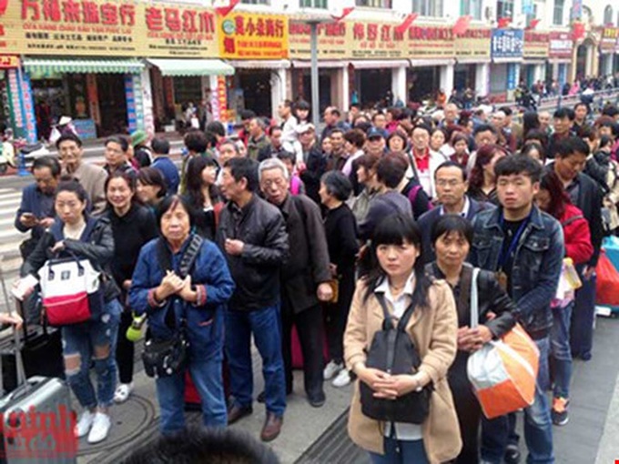 Prime minister orders crackdown on 'zero dollar' Chinese tours - 1