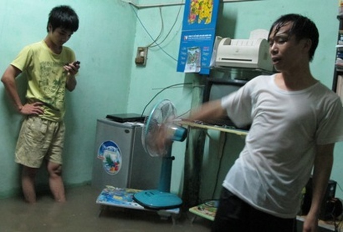 Increasing rainy seasons put homes below street level - 5 Increasing rainy seasons put homes below street level - 5