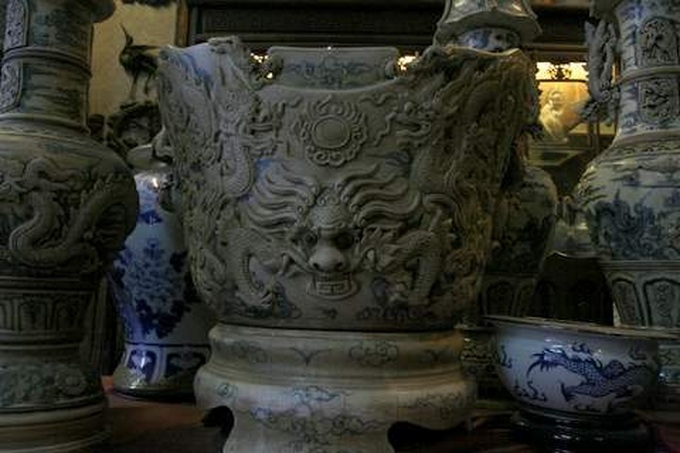 Giant pottery products ready for Tet - 3