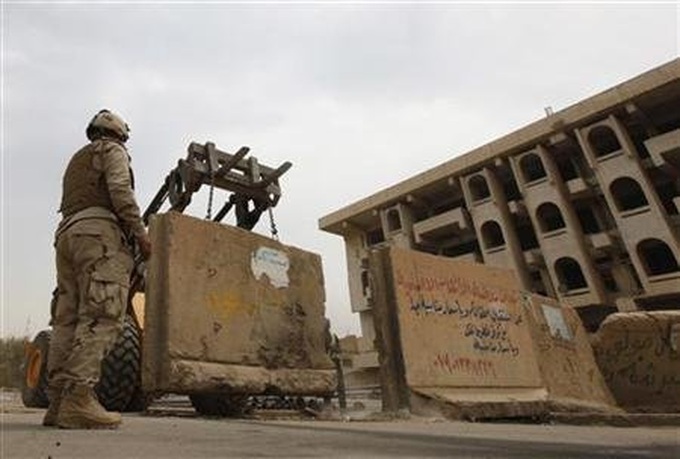 Six killed, 38 wounded in Iraq mortar attack - 1