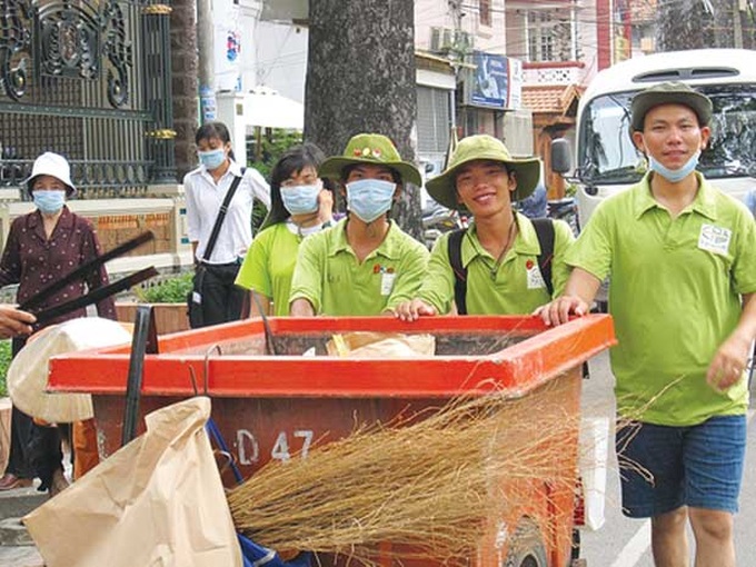 Youngsters traveling through Vietnam to protect the environment - 1 Youngsters traveling through Vietnam to protect the environment - 1