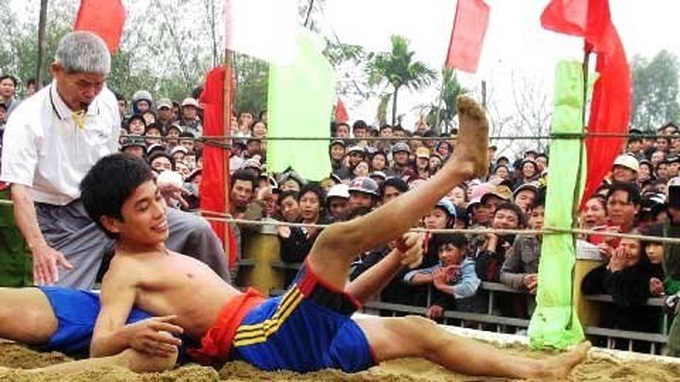 100 wrestlers perform in cold - 1