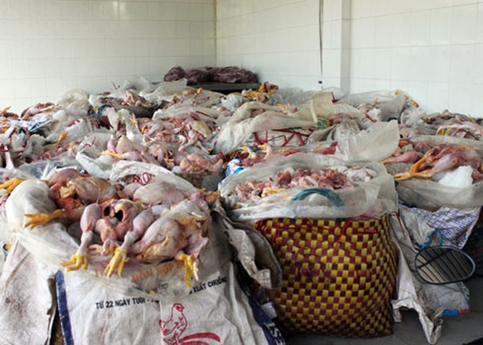 Three tons of rotten chicken seized on the way to school - 1