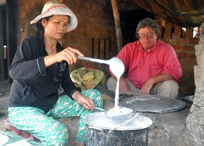 The foreign man in Quang Ngai women’s association - 1