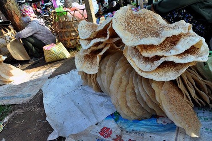 A rural market amid Hanoi - 10