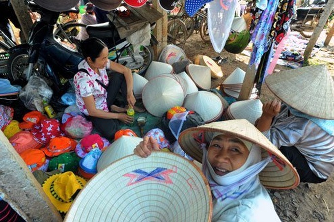 A rural market amid Hanoi - 11