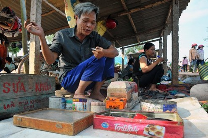 A rural market amid Hanoi - 7