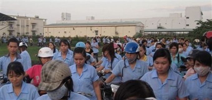 Poor students bent over with high tuition burden - 1 Poor students bent over with high tuition burden - 1