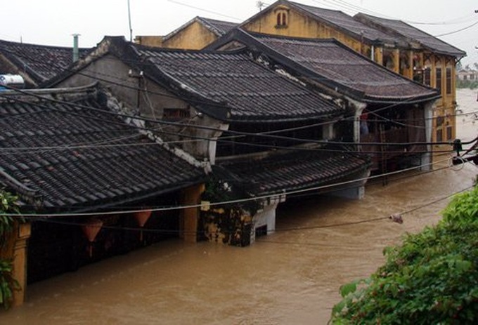 Hoi An ancient town in danger - 1