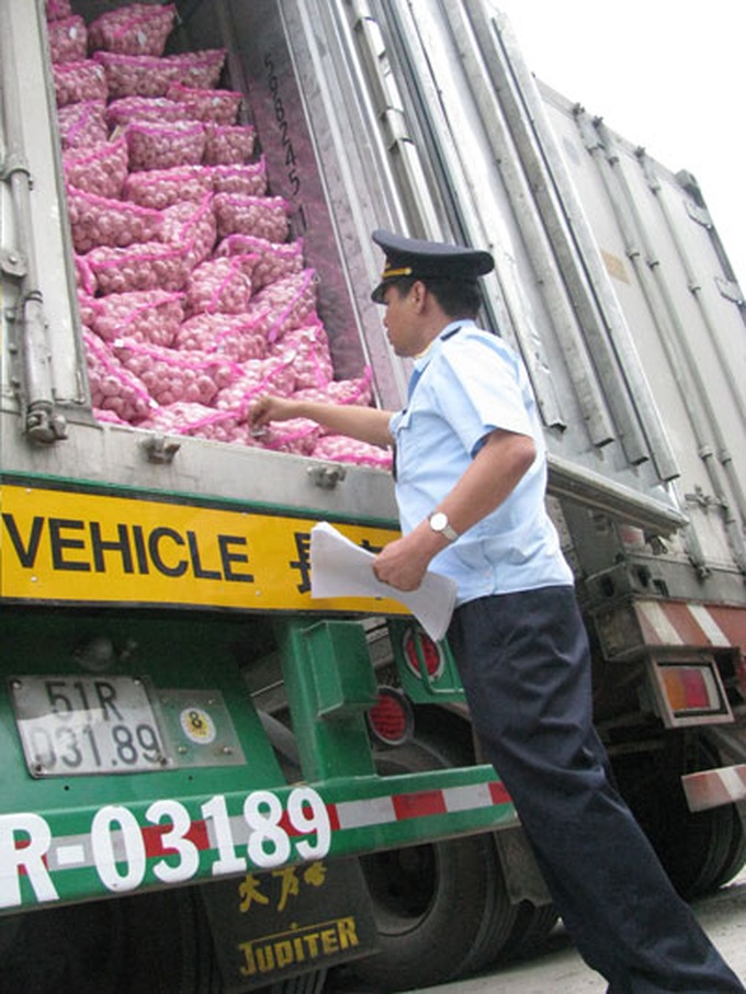 Imports from China worryingly high, economists ring alarm - 1