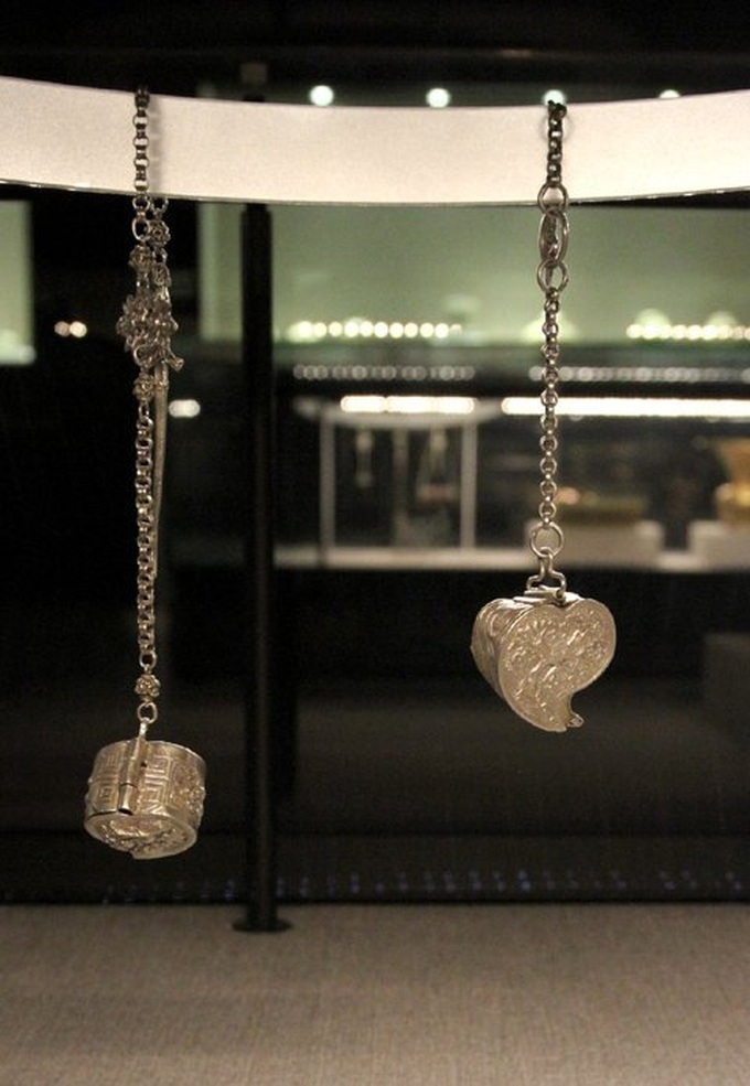 Artifacts of the betel and areca culture - 1