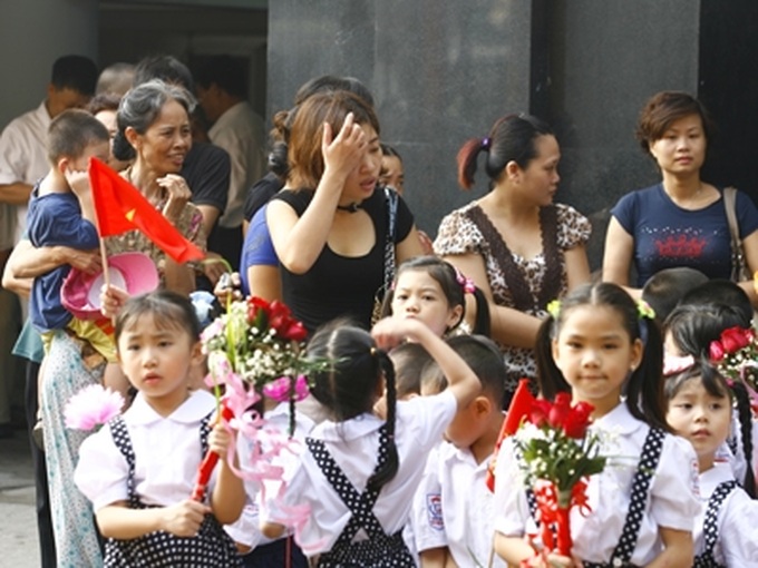Vietnamese parents tend to bring children to school before school age - 1