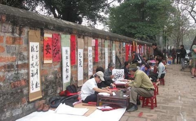 Young Vietnamese take interest in calligraphy - 4 Young Vietnamese take interest in calligraphy - 4