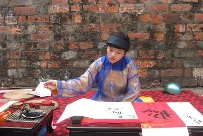 Young Vietnamese take interest in calligraphy - 2 Young Vietnamese take interest in calligraphy - 2