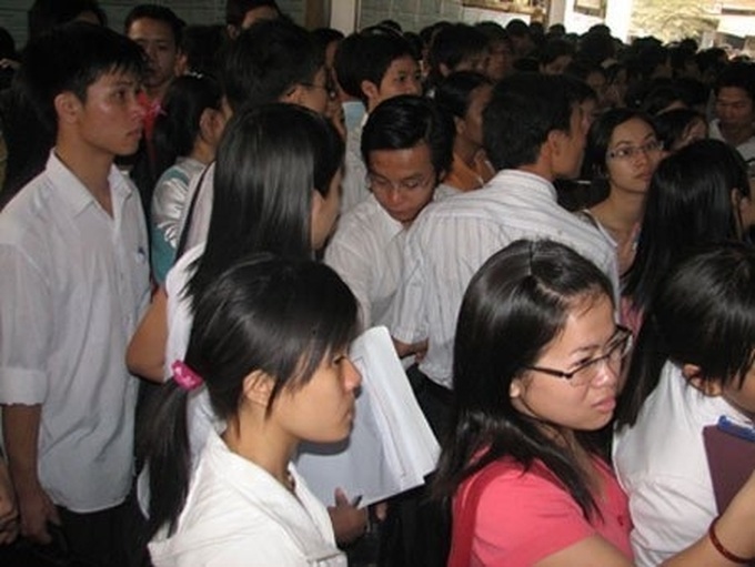 Bachelors remain redundant, unskilled workers much in demand - 1