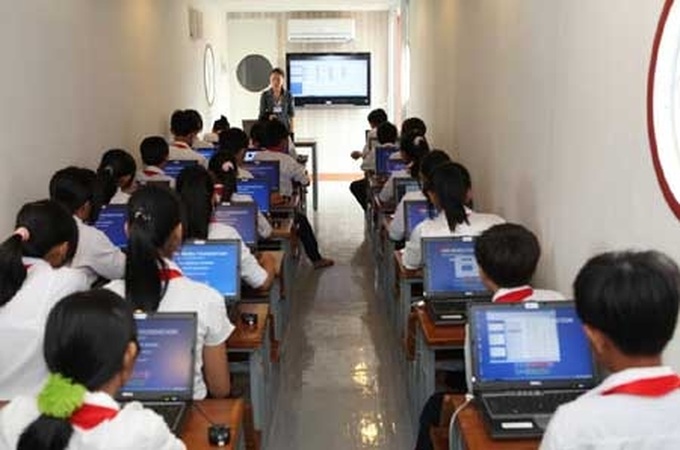 Mobile computer schools narrow divide - 1
