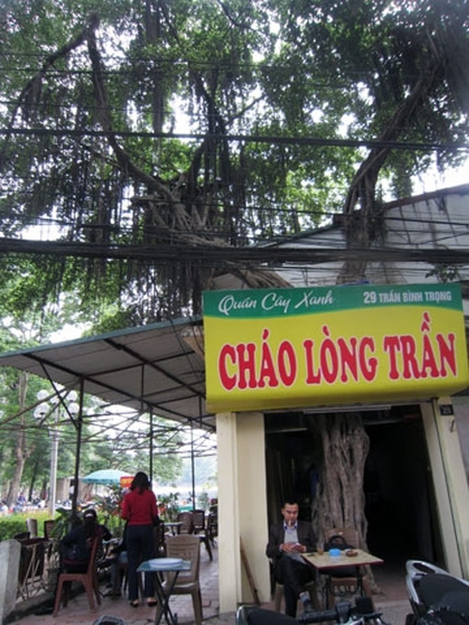 Overcrowded Hanoi maintains trees - 11