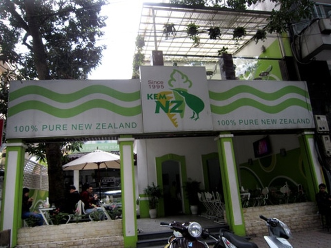 Overcrowded Hanoi maintains trees - 9