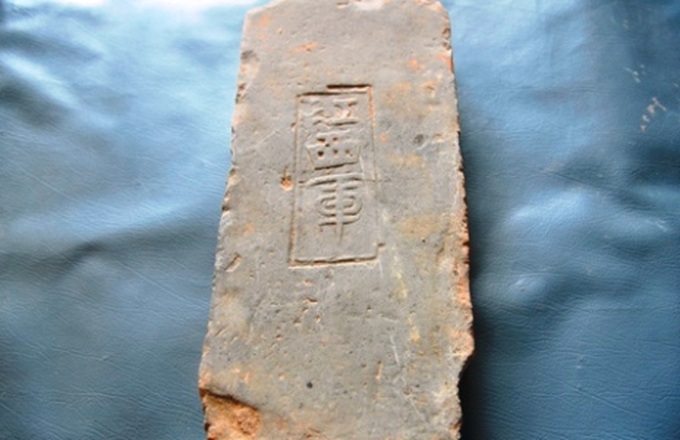 Thousand-year-old bricks unearthed at Ho Dynasty Citadel - 1