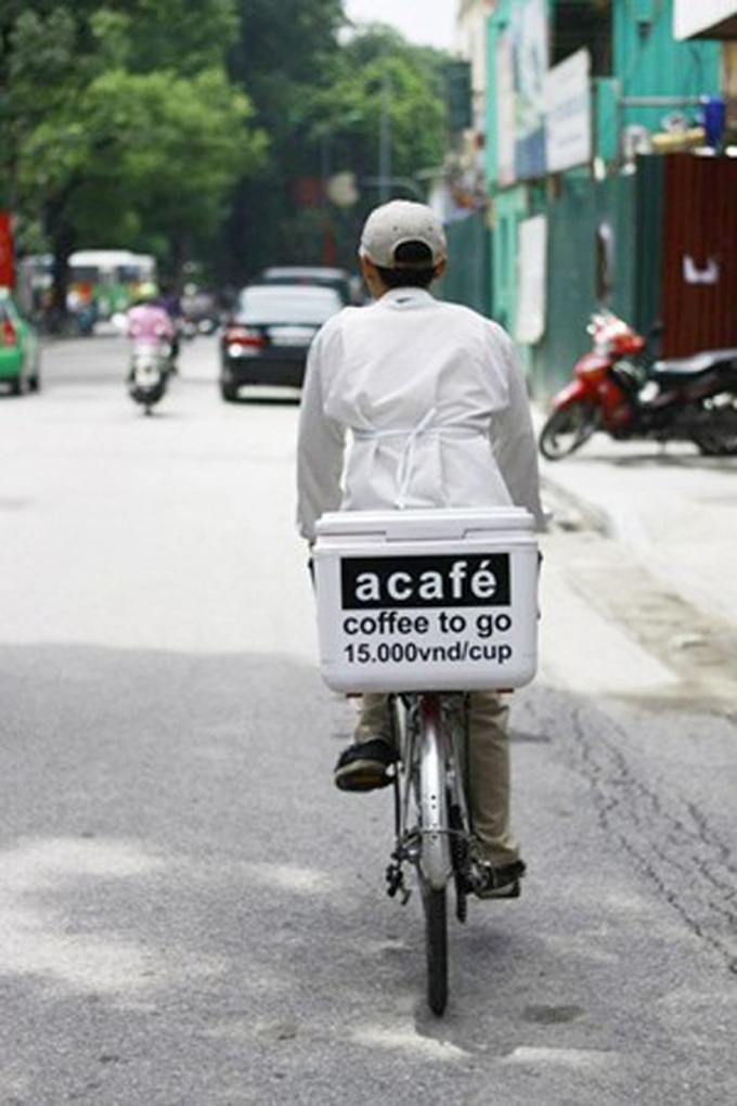 Mobile coffee shops thrive in HCM City - 4