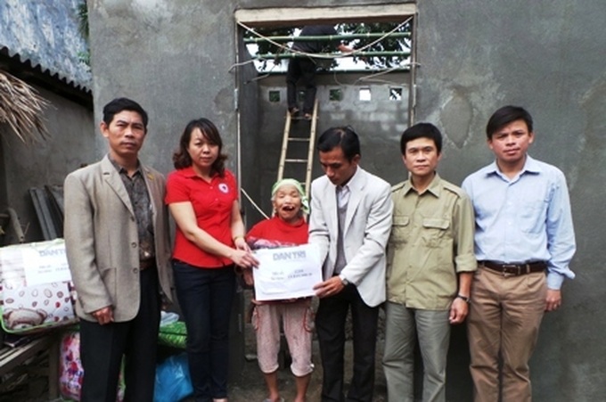 DTiNews readers help build house for lonely old woman - 1 DTiNews readers help build house for lonely old woman - 1